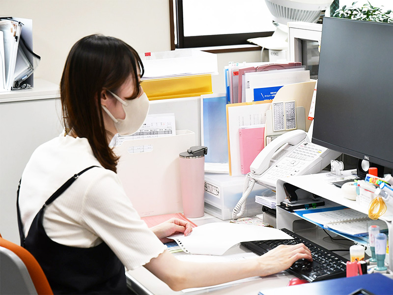 本社　経理部