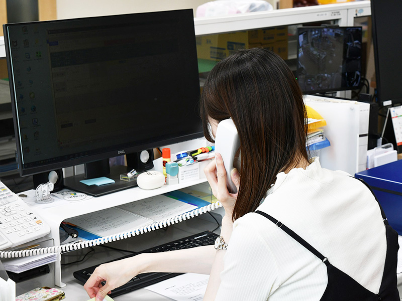 本社　経理部